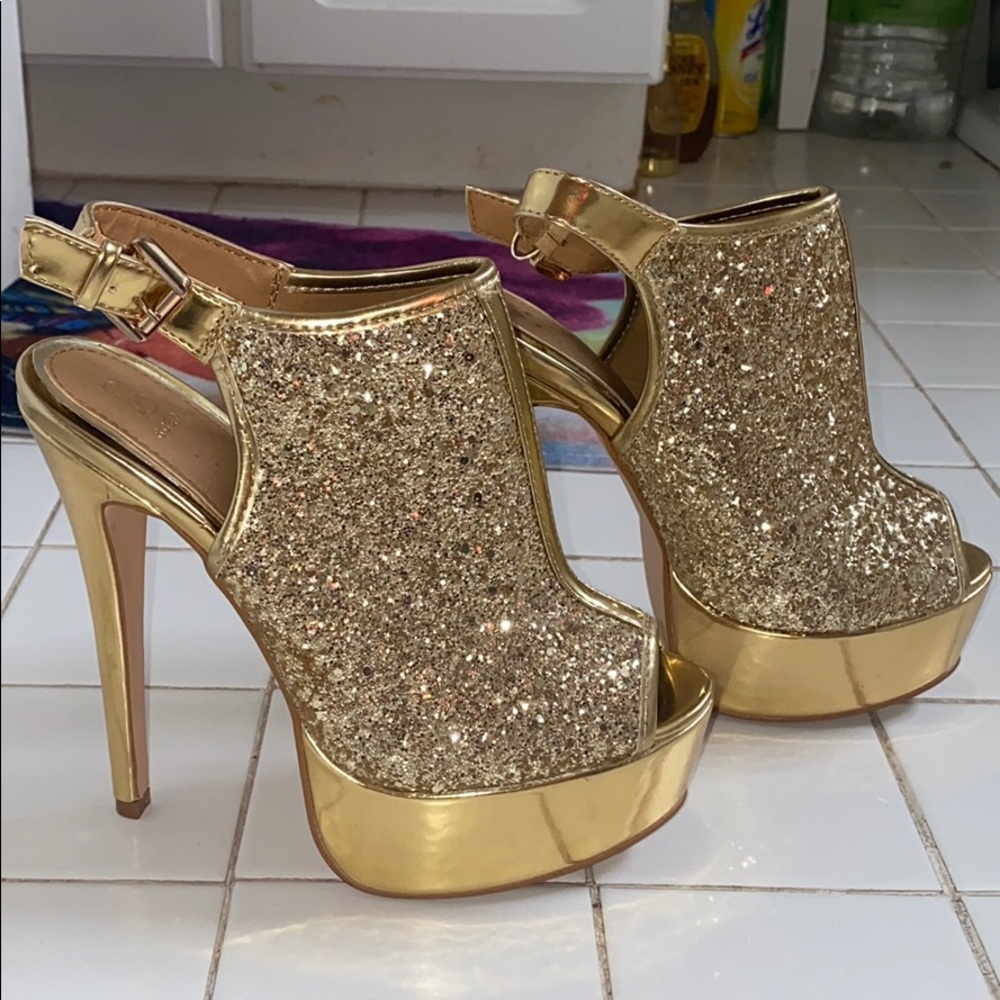 ShoeDazzle Gold peep toe platforms